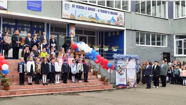 Участие в торжественной школьной линейке